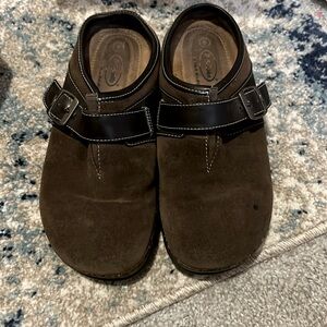 Dr. Scholl’s Wynne clogs